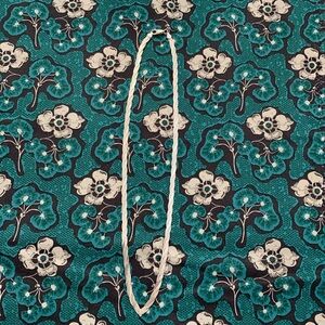 Vintage 925 silver herringbone style necklace made in Italy. VGUC.